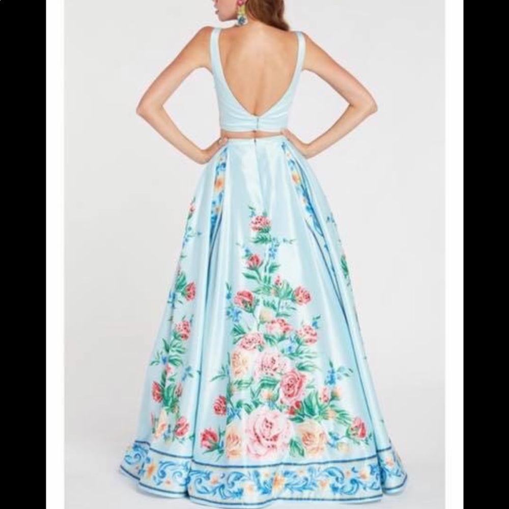 Two-piece Alyce pairs proms dress!